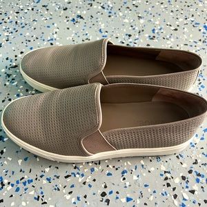 Used Vince Women Slip On size 6